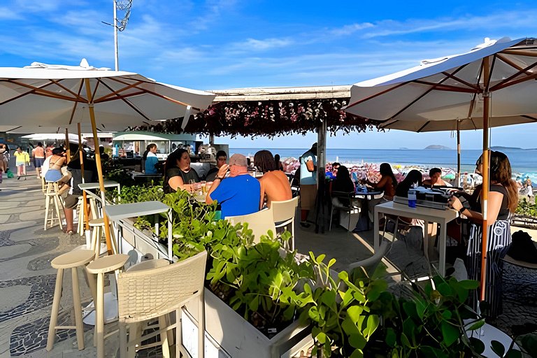 Espaçoso e moderno ao lado da praia do Leblon!