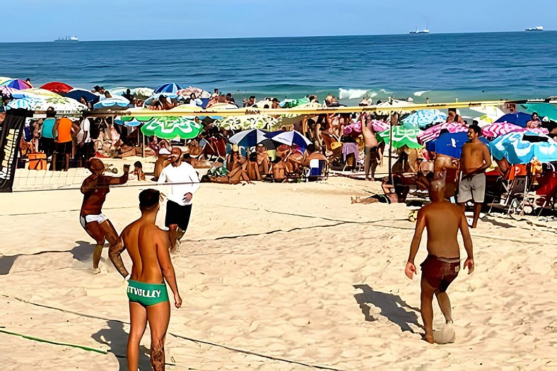 Espaçoso e moderno ao lado da praia do Leblon!