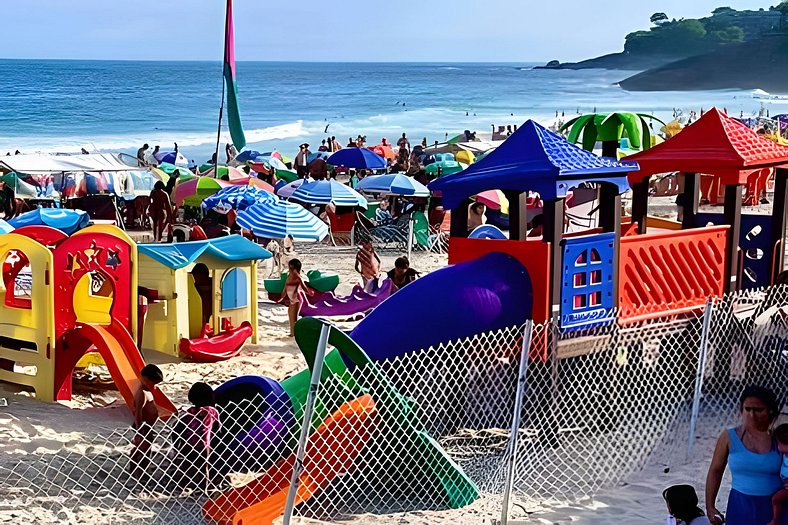 Espaçoso e moderno ao lado da praia do Leblon!