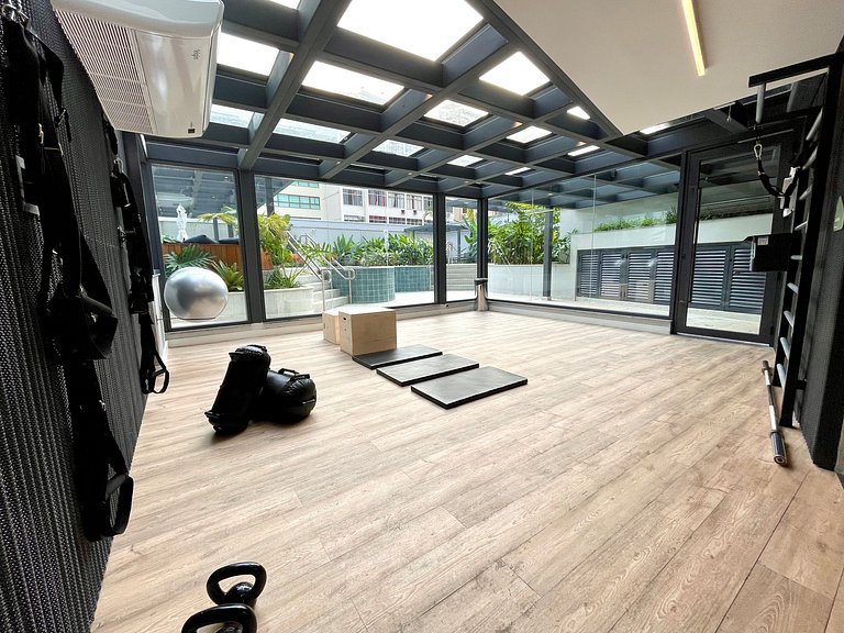 Leblon Studio - View of the Christ, pool and gym