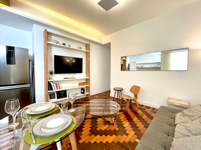 Renovated and modern next to Ipanema beach!