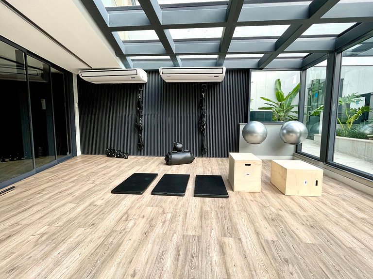 Studio Leblon - Modern with pool and gym.